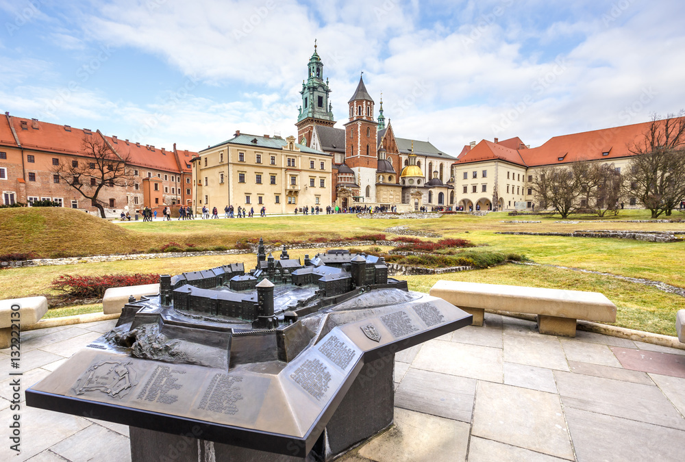 Fototapeta premium Fantastic autumn Krakow. The Wawel Cathedral in Poland