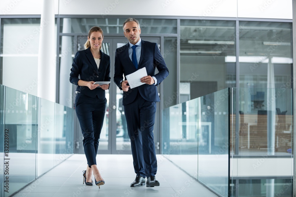Fototapeta premium business colleagues standing with tablet