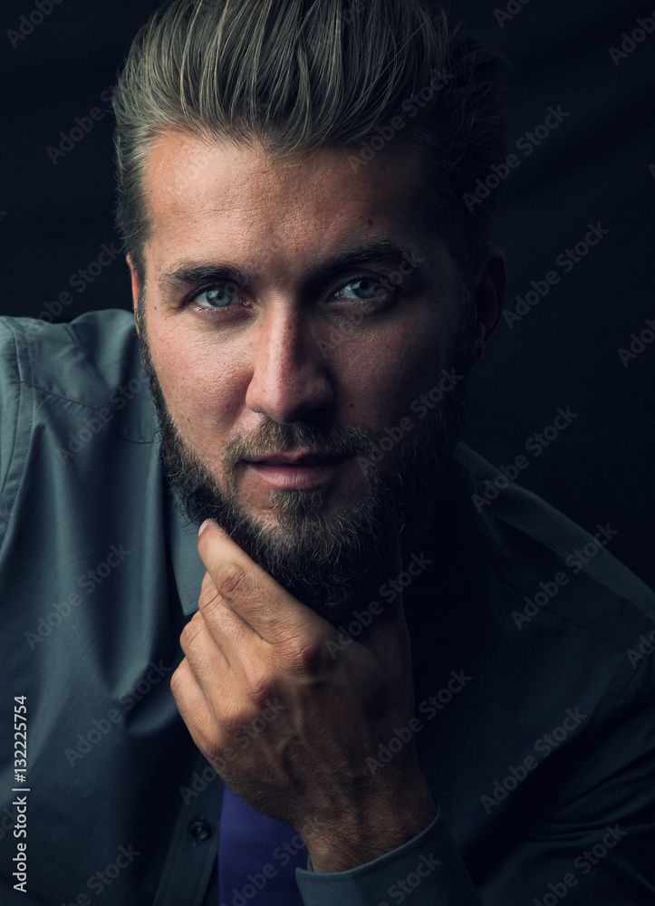 Obraz premium Portrait von schönen Mann