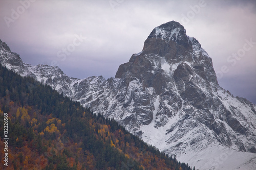 Kaukaz - Gruzja w zimowej szacie. Caucassus mountains in Georgia.