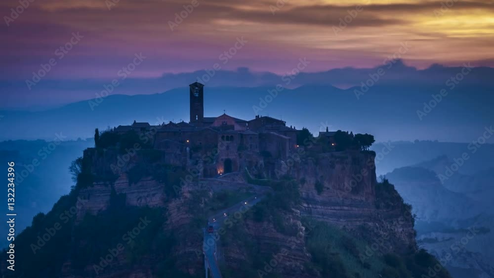 Dusk over Civita di Bagnoregio in Tuscany, Italy, 4k timelapse
Dusk over Civita di Bagnoregio in Tuscany, Italy, 4k timelapse