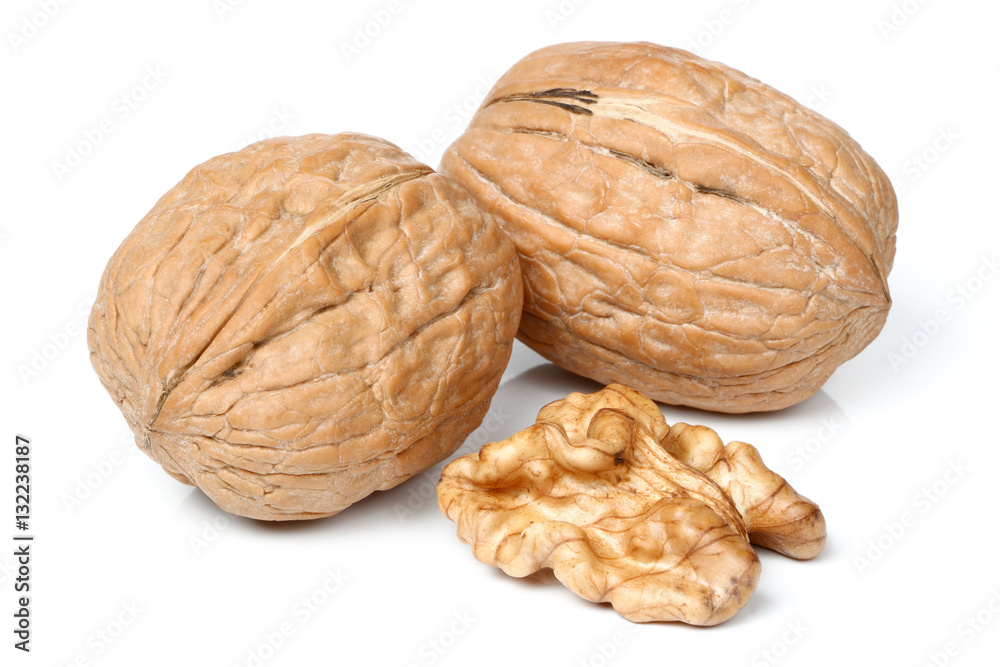 Whole walnut and half walnut piece. Whole walnut and half walnut piece.