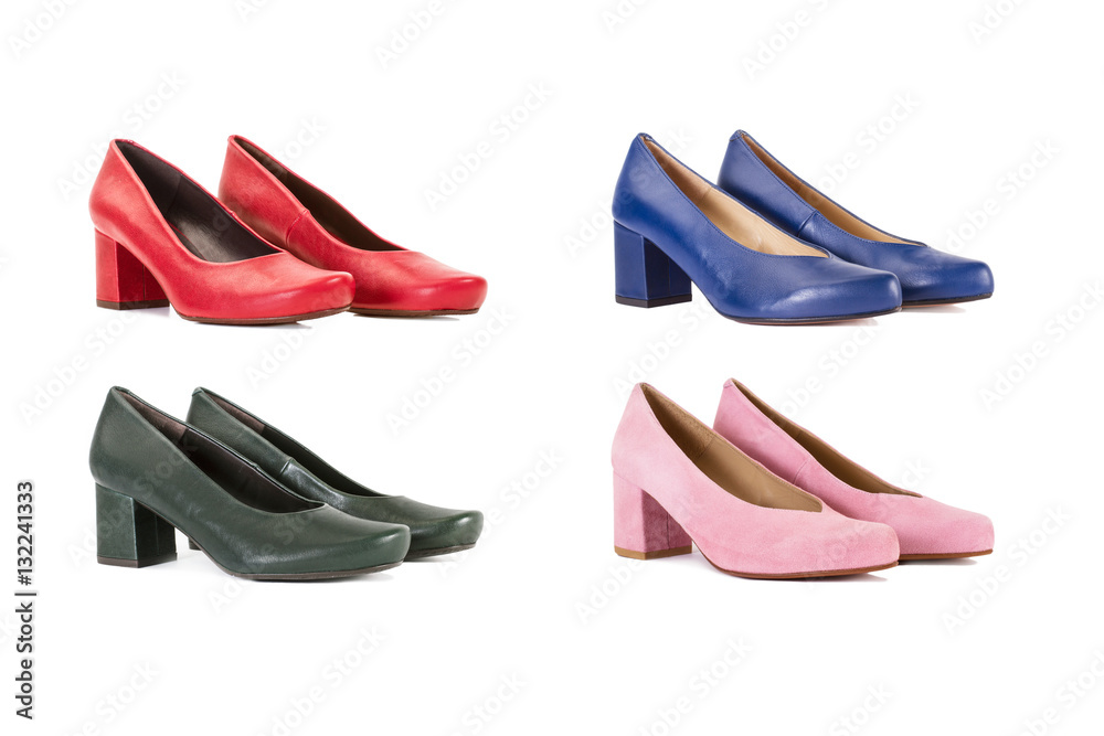 Zapatos clásicos de varios colores para mujer sobre un fondo blanco liso y  aislado. Vista de frente . Composición foto de Stock | Adobe Stock