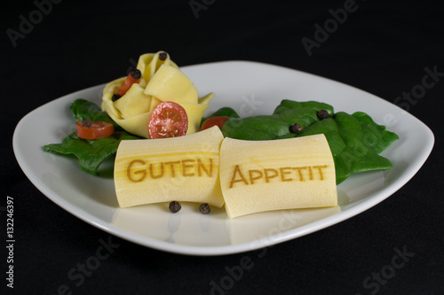 Nudeln mit schönem Schriftzug