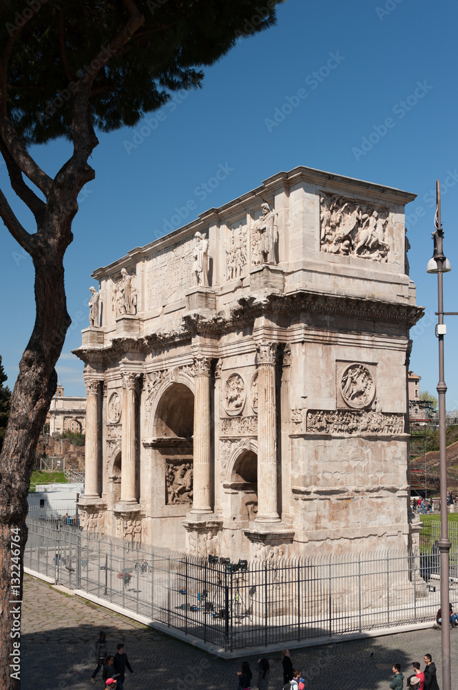 Der Triumpfbogen des Konstantin Der Triumpfbogen des Konstantin