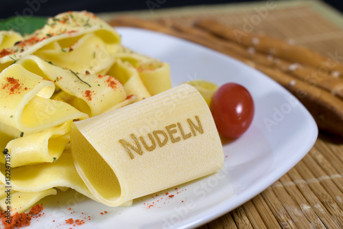 Nudeln mit Schriftzug Nudeln