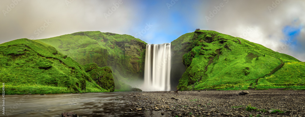 Fototapeta premium Skogafoss wodospad panorama w południowej Islandii z góry