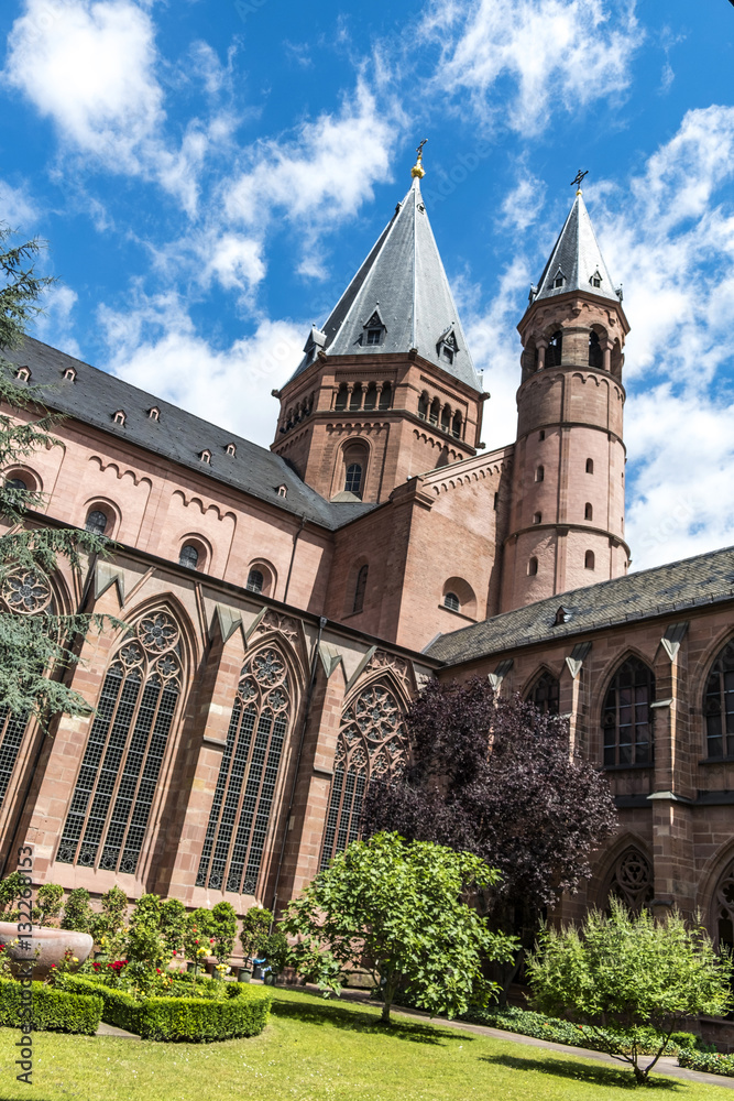 Mainzer Dom cathedral in Mainz