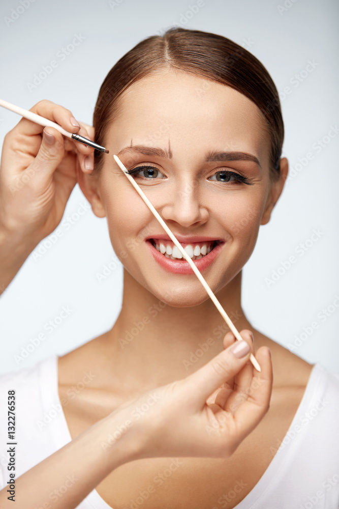 Beautiful Woman With Facial Makeup, Beauty Face Shaping Eyebrows Beautiful Woman With Facial Makeup, Beauty Face Shaping Eyebrows