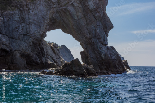 Natural arch in the rock © Владимир Башко