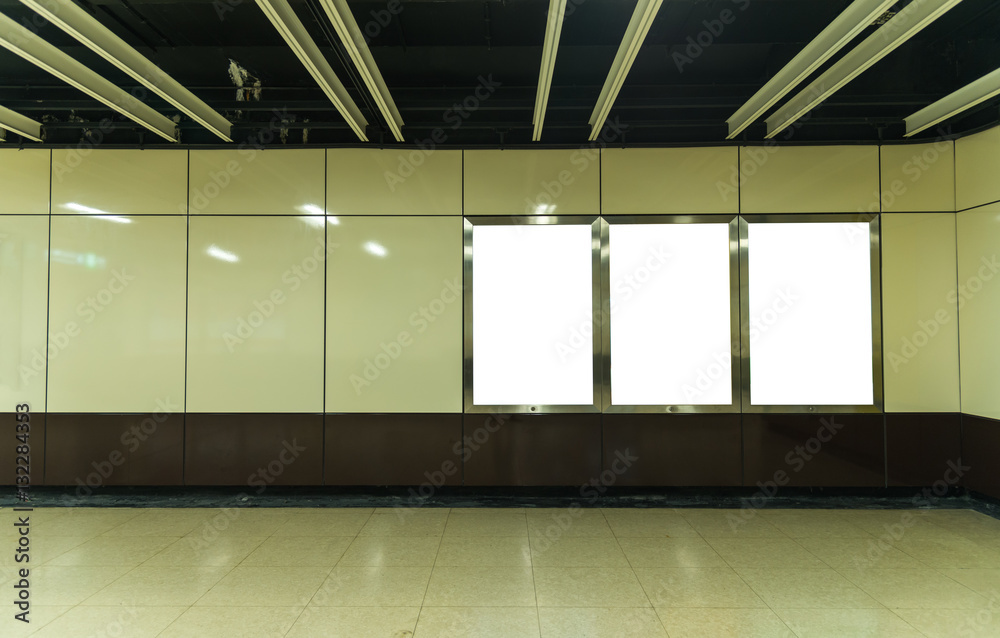 Fototapeta premium Blank billboard in modern interior hall.