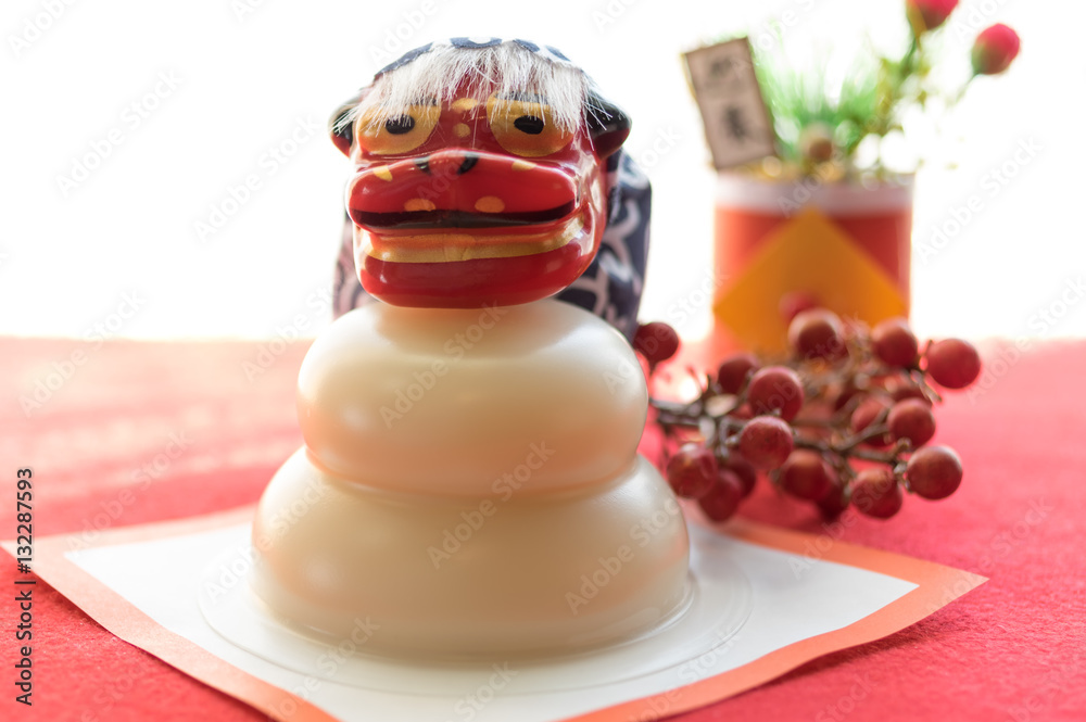 Obraz premium 獅子舞と鏡餅