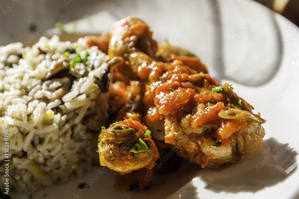 poulet basquaise traditionnel avec son riz poulet basquaise traditionnel avec son riz
