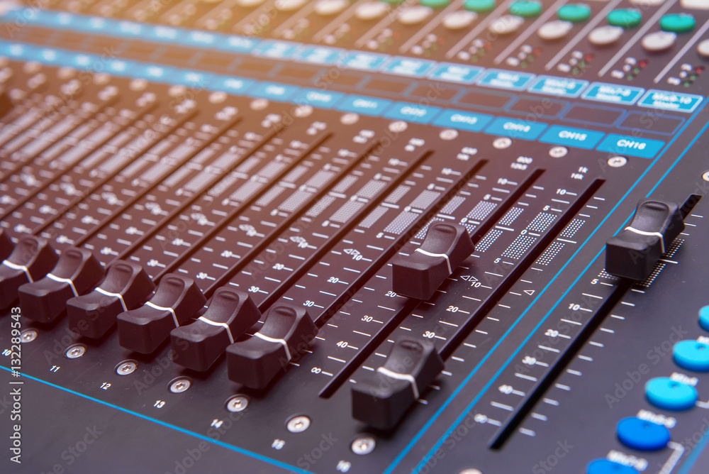 equipment for sound mixer control, electornic device equipment for sound mixer control, electornic device