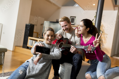 Young people having party w...