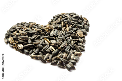 Obraz na płótnie Sunflower seed arrange in heart shape on white background isolated with copy space w salonie