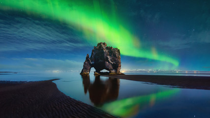 Leinwandbilder Nordlichter Hvítserkur Felsen mit Nordlicht Island  © JesusmGarcia