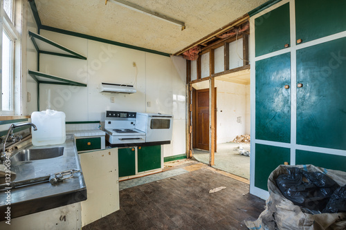 Картината върху платно Abandoned kitchen