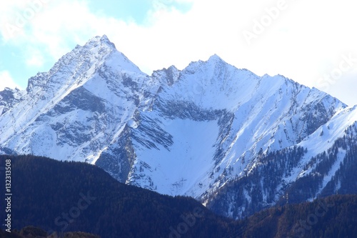 Fototapeta Naklejka Na Ścianę i Meble -  Alpine peaks in winter sunny day 