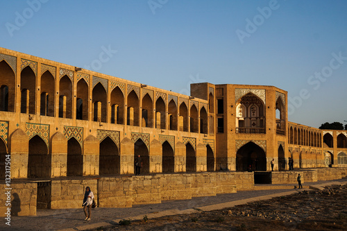 Khajo Bridge built by Shah Abbas in around 1650, a favourite place for young people to meet, Isfahan, Iran
