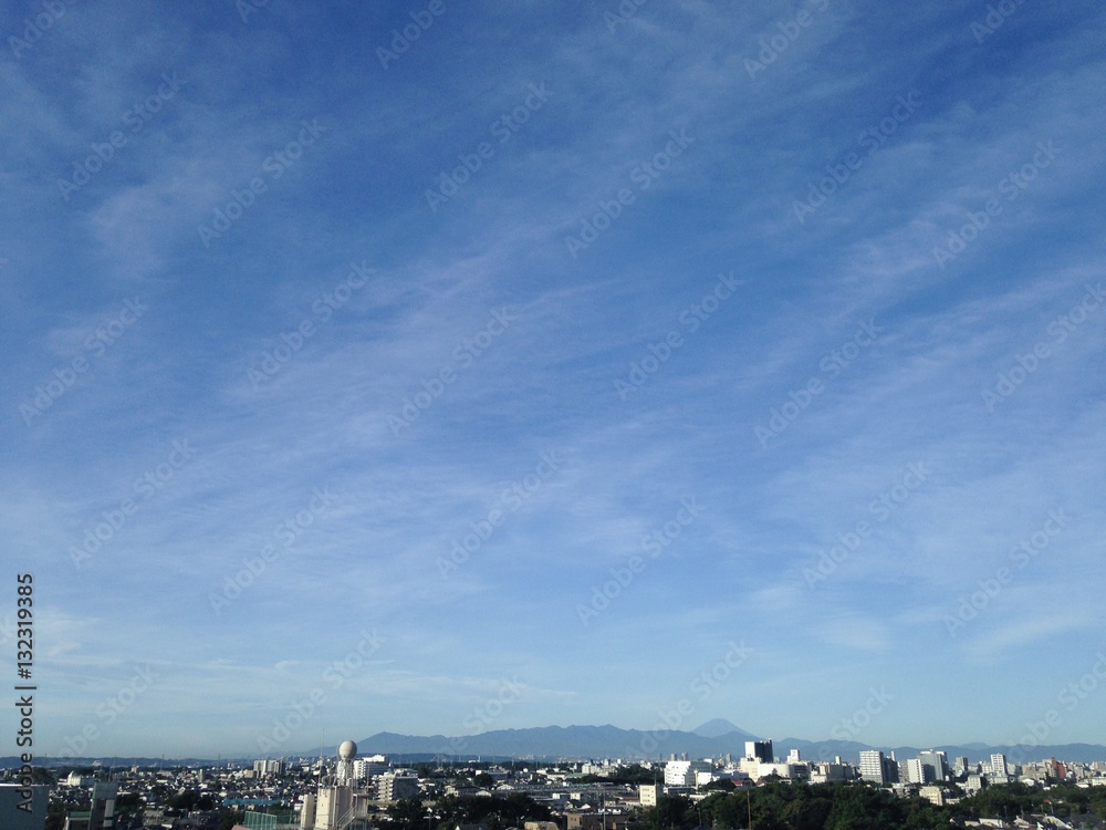 青空と市街地