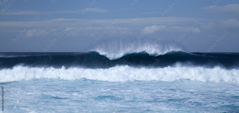 powerful ocean waves breaking