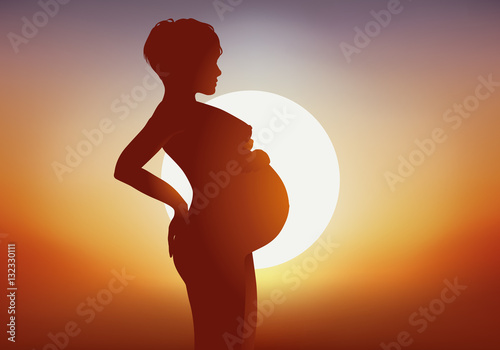 Femme enceinte - naissance - bébé - maternité - Coucher de soleil