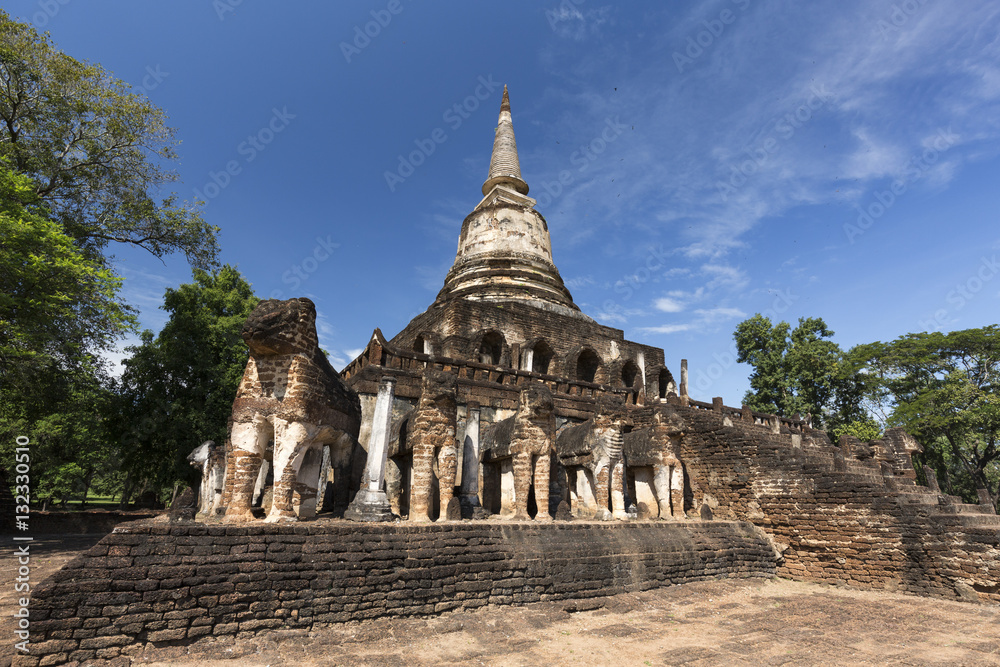 タイ国スコータイ県シーサッチャナライ歴史公園の遺跡ワット・チャーンローム