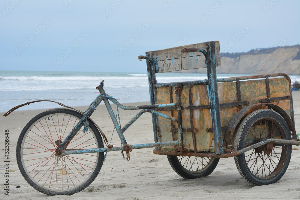 bicicleta pesquera en la playa