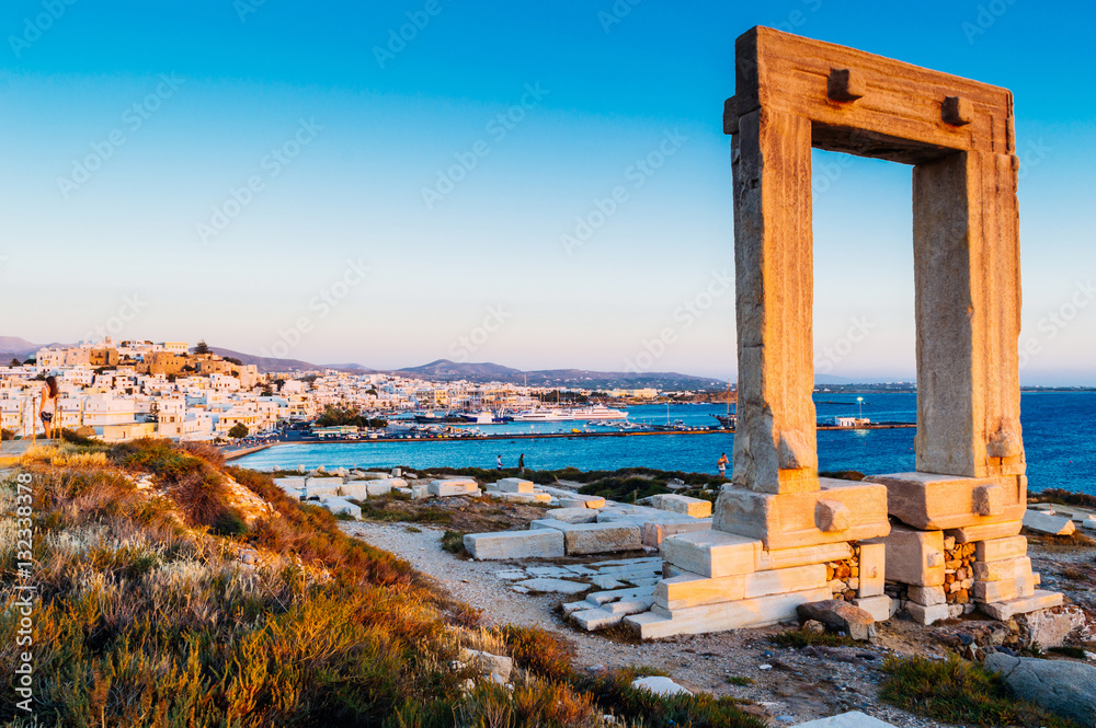 Portara, ruins of temple of Apollo on Naxos island, Cyclades archipelago, Greece - obrazy, fototapety, plakaty 