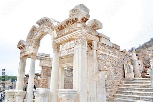 Canvas-taulu Temple of Hadrian in the Ancient Ruins of Ephesus in Turkey