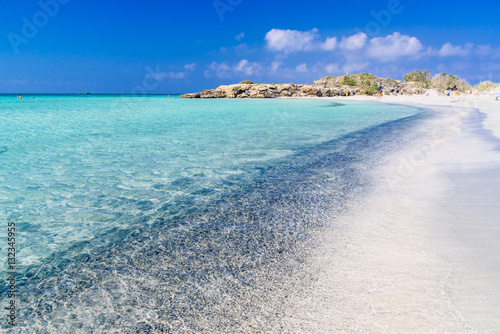 Fototapeta Naklejka Na Ścianę i Meble -  .Famous pink coral beach of Elafonissi (Elafonisi) on Crete, Mediterannean sea, Greece.