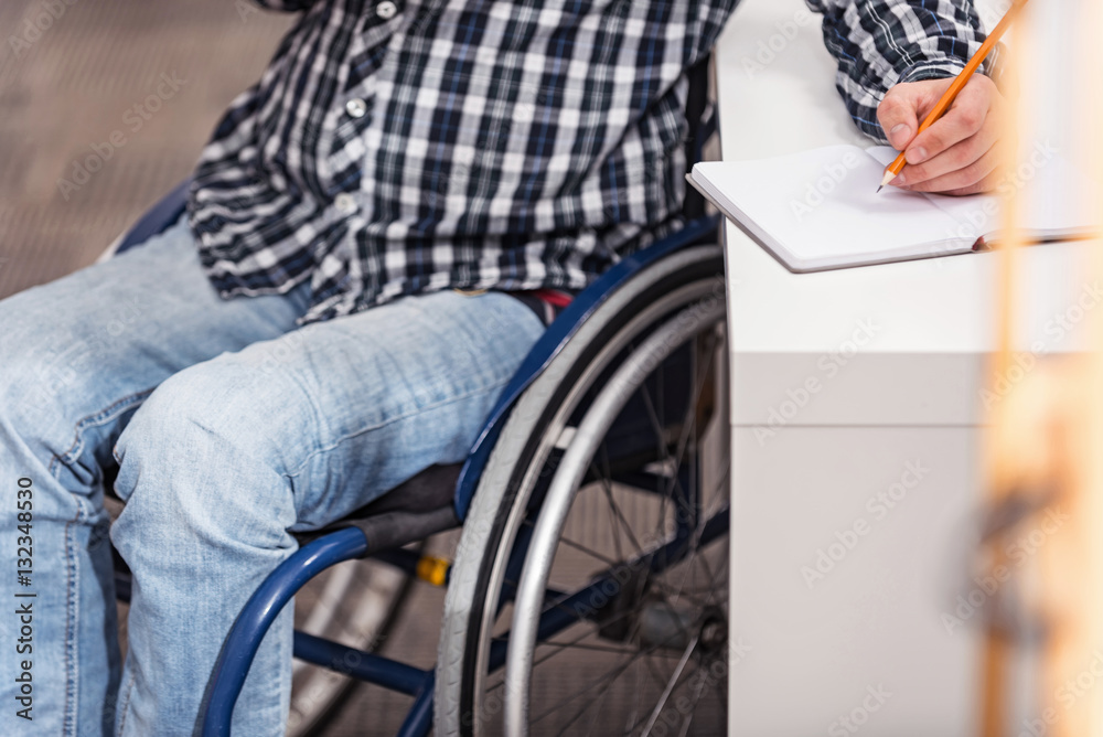 Obraz premium Stylish disabled man working at the table