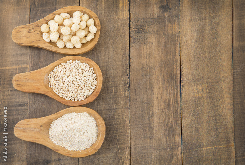 Flour and seeds of quinoa (Chenopodium quinoa)