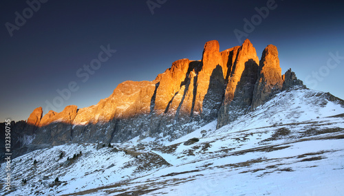 Bergwelt der Dolomiten im Winter