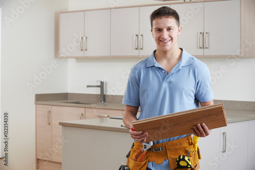 Obraz na plátně Portrait Of Carpenter Installing Fitted Kitchen