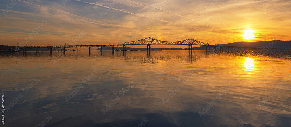 Fototapeta premium Tappan Zee Bridge sunset panorama 