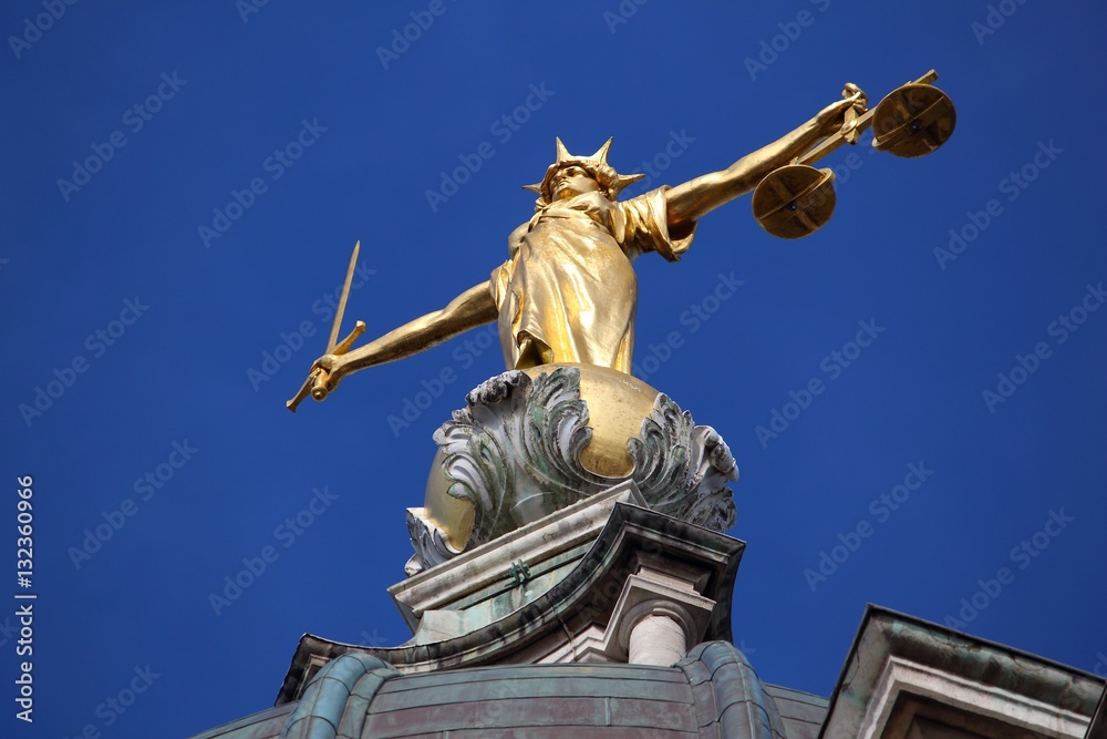 Justice statue - Old Bailey, London