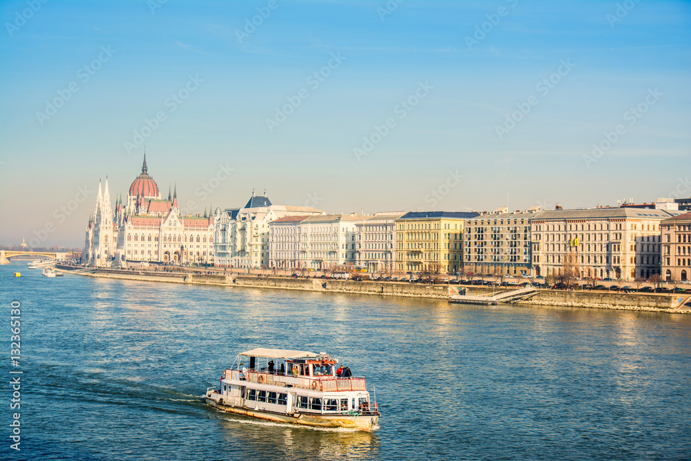 Fototapeta premium cruise around budapest parliament, hungary