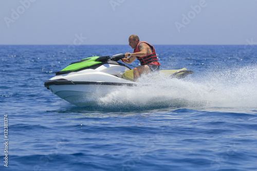 Obraz na płótnie Having fun on a jet-ski w salonie