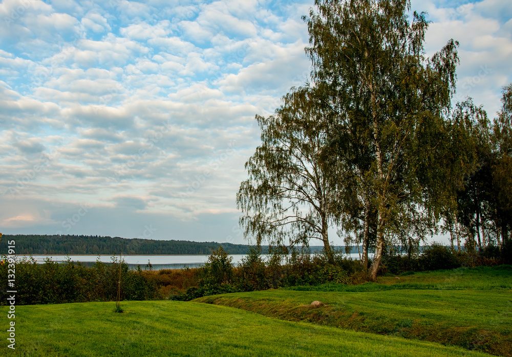 Obraz premium Sky reflected in lake