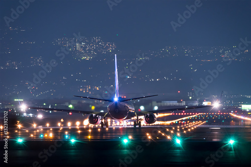 Airplane taking off in the night (夜の航空機離陸シーン)