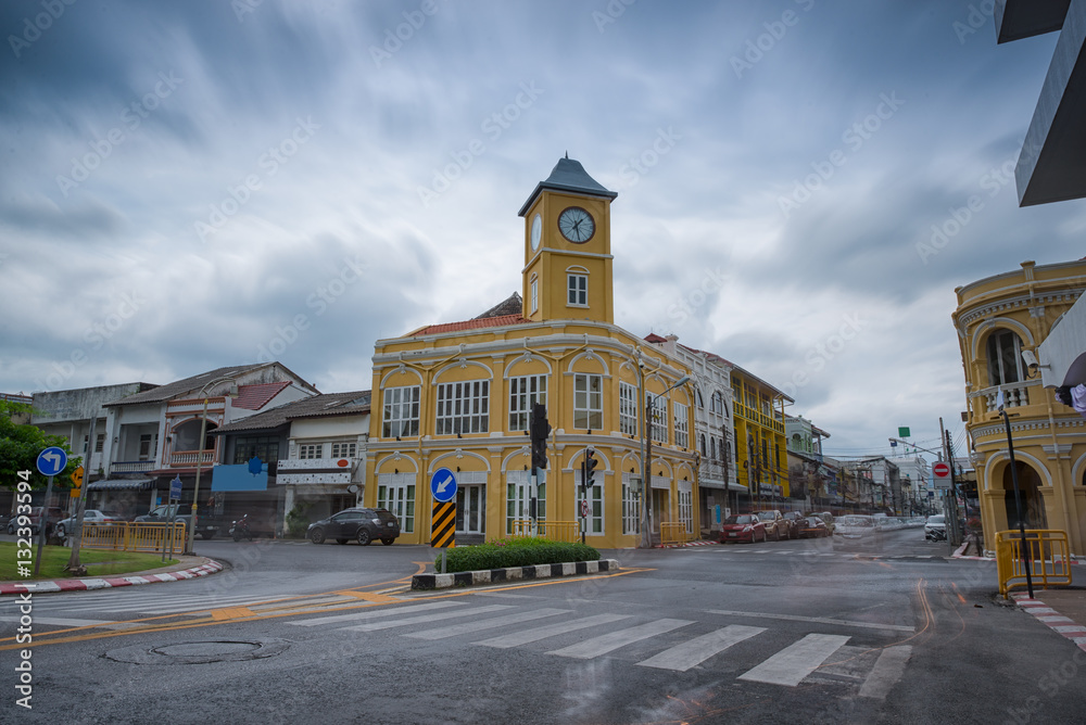 Obraz premium The old clock tower in Phuket, Thailand.