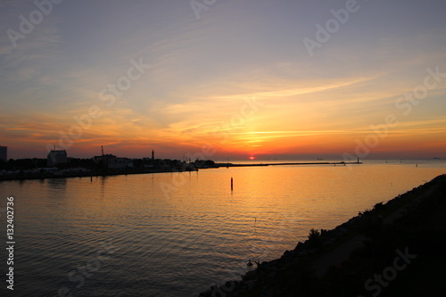 Ostsee bei Warnemünde im Sonnenuntergang © Thomas Kröning