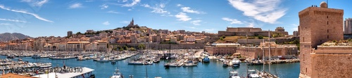 Fototapeta Naklejka Na Ścianę i Meble -  Panorama alter Hafen von Marseille
