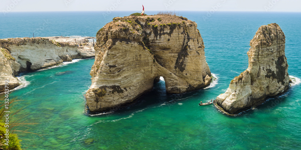 Naklejka premium Le Raouche de Beyrouth