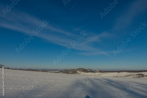 Fototapeta Naklejka Na Ścianę i Meble -  Landschaft im Winter bei Sonnenschein