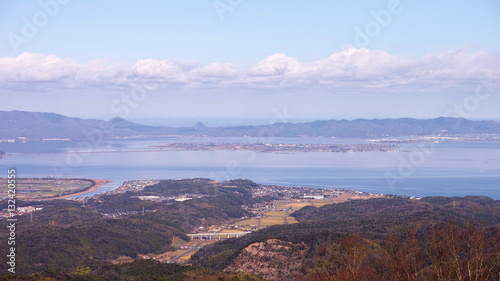 京羅木山から見た中海に浮かぶ大根島