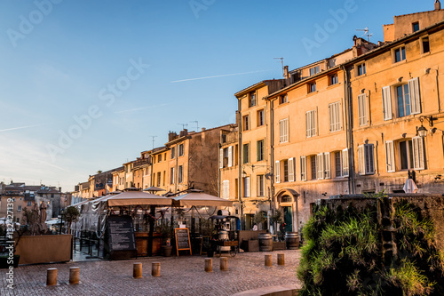 Fontaine Amado sur la place des Cardeurs à Aix en Provence