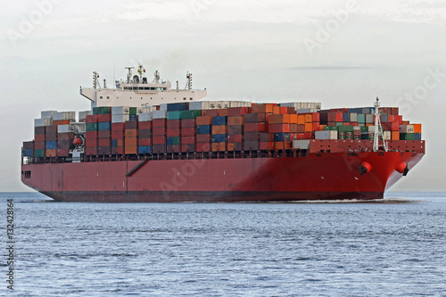 Grosscontainerschiff vor Cuxhaven